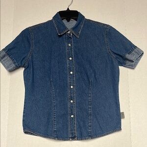 - Womens Denim Short Cuff Sleeve Shirt size Med Riveted by Lee Snap Closure
